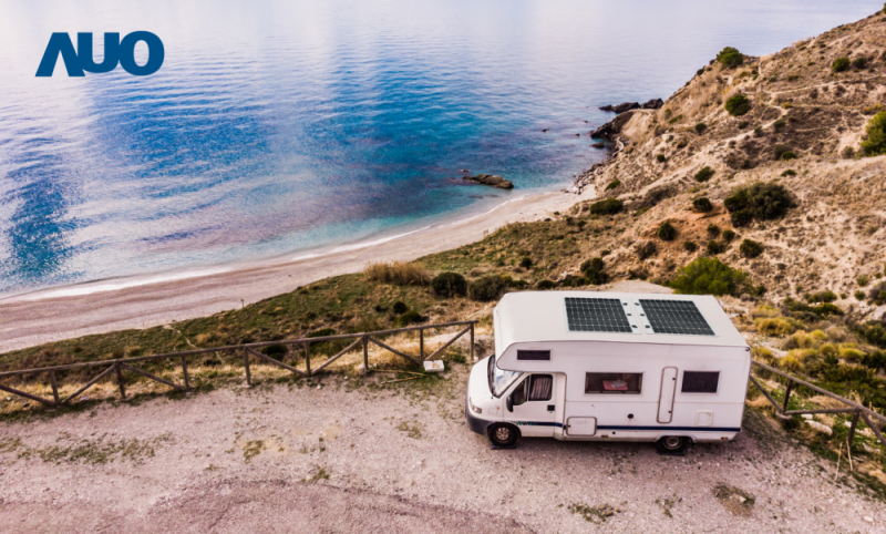 「可撓輕量化太陽光電板SunCurva」使用輕量特殊耐候型複合板取代傳統太陽能板的玻璃前板，不僅降低70%重量，每米平方僅3Kg；具有抗衝擊性能及通過電磁相容性測試，可應用於交通運輸工具，如露營車、遊艇等